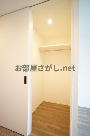 プライムメゾン錦糸町の収納|洋室のウォークインクローゼットは枕棚上にも物が置けます。
