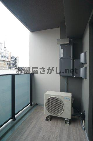 プライムメゾン錦糸町のバルコニー|洋室から繋がる広いバルコニーは開放感があります。