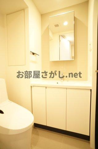 プライムメゾン錦糸町の洗面所|洗面所収納はタオルや衣類入れに便利です♪
