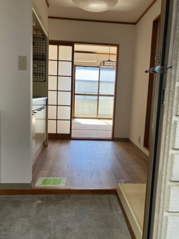 プチメゾン井原の玄関