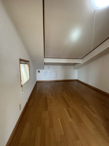 上伝馬町50番１貸家の洋室