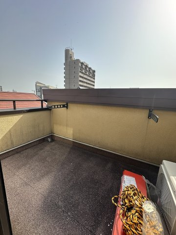 上伝馬町50番１貸家のバルコニー