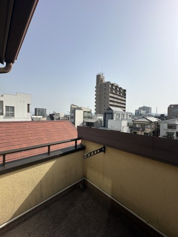 上伝馬町50番１貸家のバルコニー