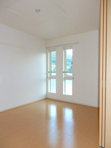 マイネ　ファミーリエ　Ⅱの内装|明るい室内です