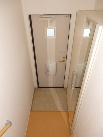 マイネ　ファミーリエ　Ⅱの玄関|明るい玄関です