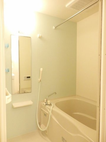 マイネ　ファミーリエ　Ⅱの浴室|落ち着いた空間のお風呂です