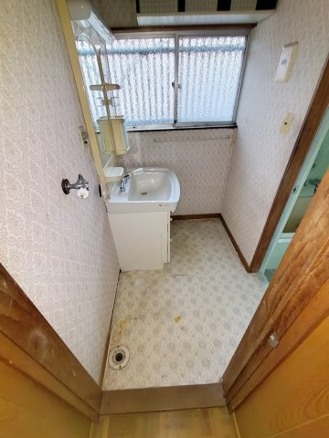 ６５４８６　岐阜市加野７丁目中古戸建ての洗面所