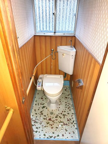 ６５４８６　岐阜市加野７丁目中古戸建てのトイレ