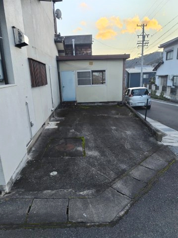 ６５４８６　岐阜市加野７丁目中古戸建ての駐車場