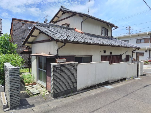 ６５４８６　岐阜市加野７丁目中古戸建ての外観