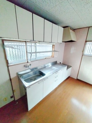 ６５４８６　岐阜市加野７丁目中古戸建てのキッチン