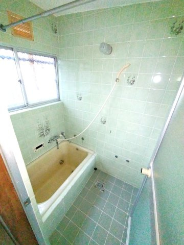 ６５４８６　岐阜市加野７丁目中古戸建ての浴室