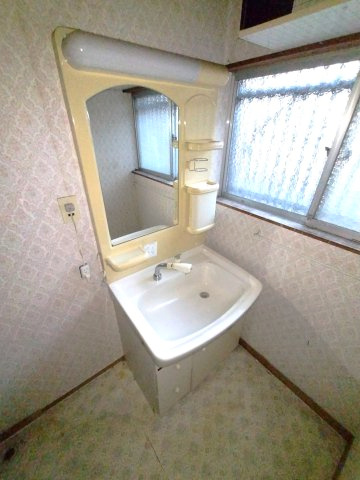 ６５４８６　岐阜市加野７丁目中古戸建ての洗面所