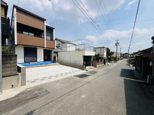 半田市大池町2丁目71-1『仲介手数料無料』新築戸建ての前面道路含む現地写真