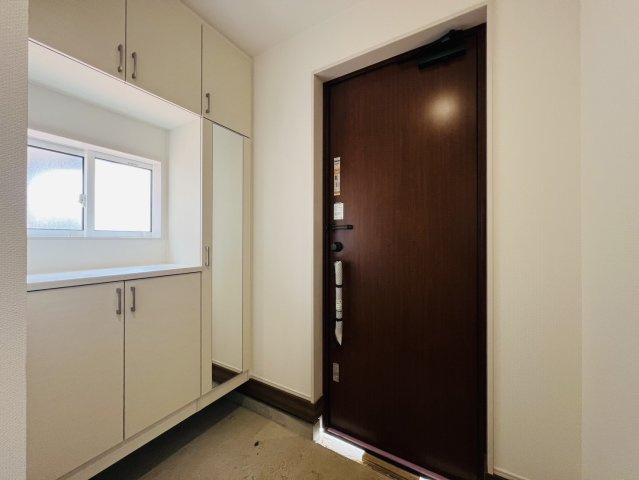 半田市大池町2丁目71-1『仲介手数料無料』新築戸建ての玄関