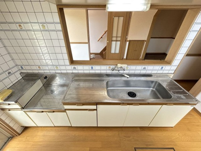 【キッチン】 | 三池コーポ | お子様の様子を常に確認しながらお料理できますね