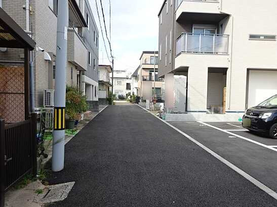 【前面道路含む現地写真】