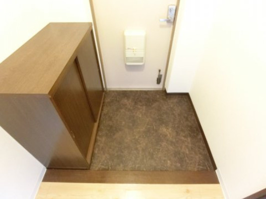 ユージィーコート巽の玄関|同物件別部屋写真