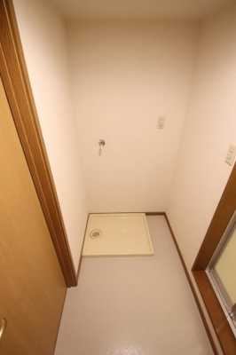 【設備】 | ラルジュウエスト | 室内洗濯機置場