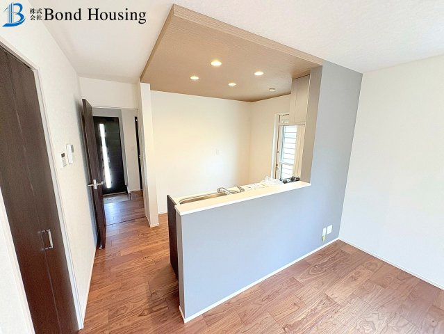 並列２台駐車・西神中央駅徒歩２５分・狩場台　全２棟　２号地の玄関