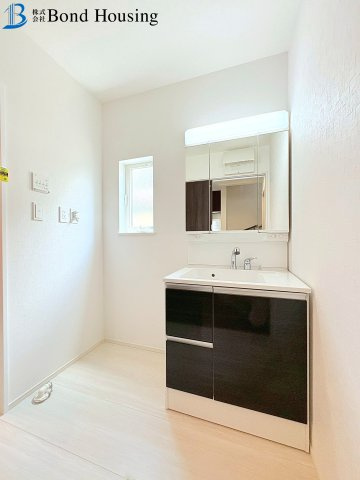 並列２台駐車・西神中央駅徒歩２５分・狩場台　全２棟　２号地の独立洗面台