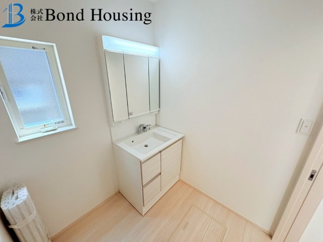 閑静な住宅地・西神中央駅徒歩２５分・狩場台　全２棟　１号地の独立洗面台