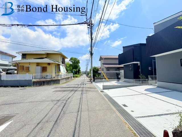 閑静な住宅地・西神中央駅徒歩２５分・狩場台　全２棟　１号地の前面道路含む現地写真