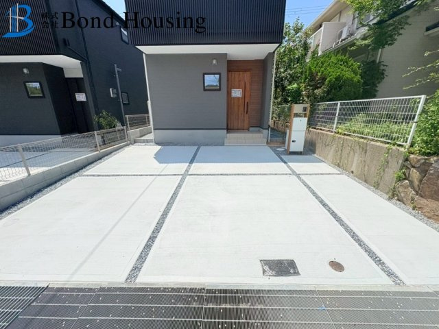 閑静な住宅地・西神中央駅徒歩２５分・狩場台　全２棟　１号地の駐車場