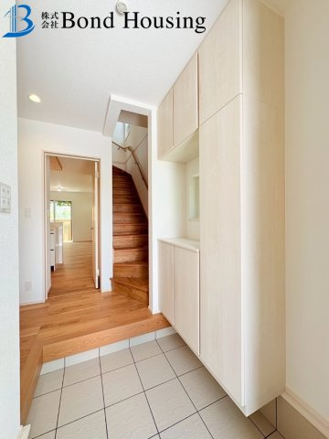 閑静な住宅地・西神中央駅徒歩２５分・狩場台　全２棟　１号地の玄関