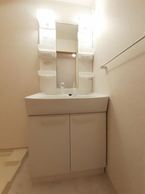 【洗面所】 | メゾンＳａｋａｋｉ | コンパクトで使いやすい洗面所