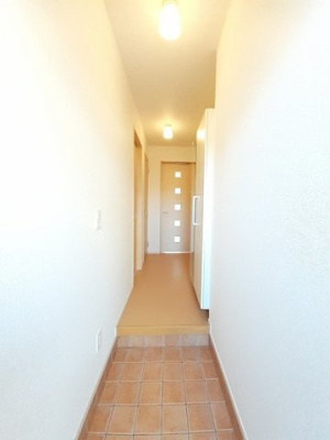 【玄関】 | メゾンＳａｋａｋｉ | ゆったりとした玄関です