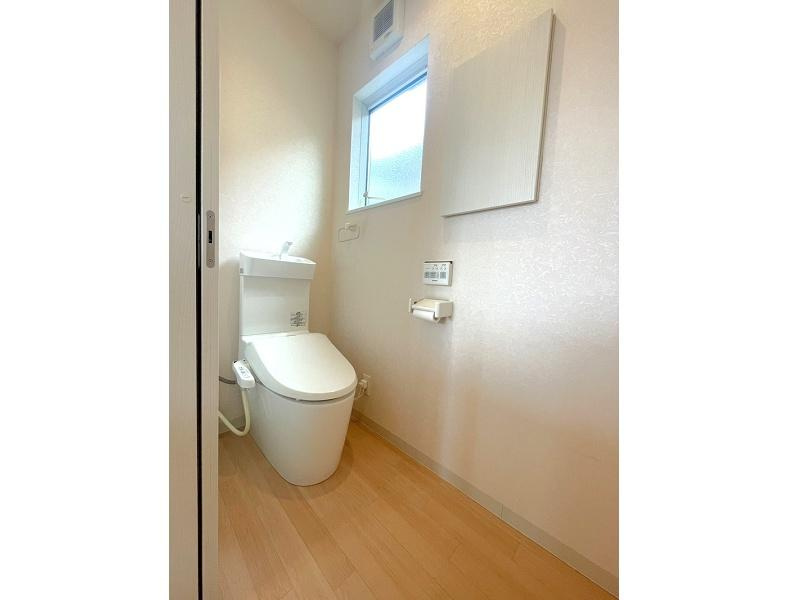 高知市瀬戸南町1丁目　中古戸建てのトイレ|２F：トイレ