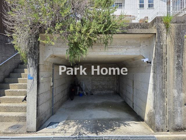 高知市瀬戸南町1丁目　中古戸建ての駐車場