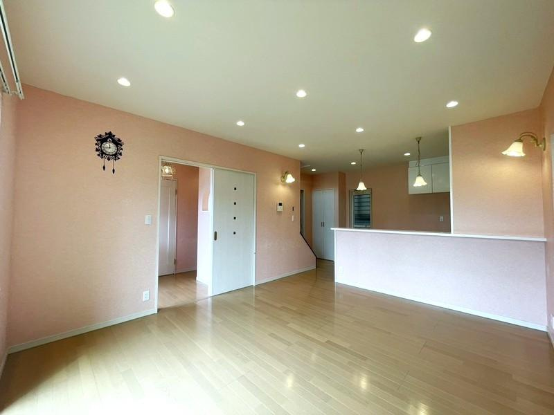 高知市瀬戸南町1丁目　中古戸建ての居間・リビング|1F:14.8LDK