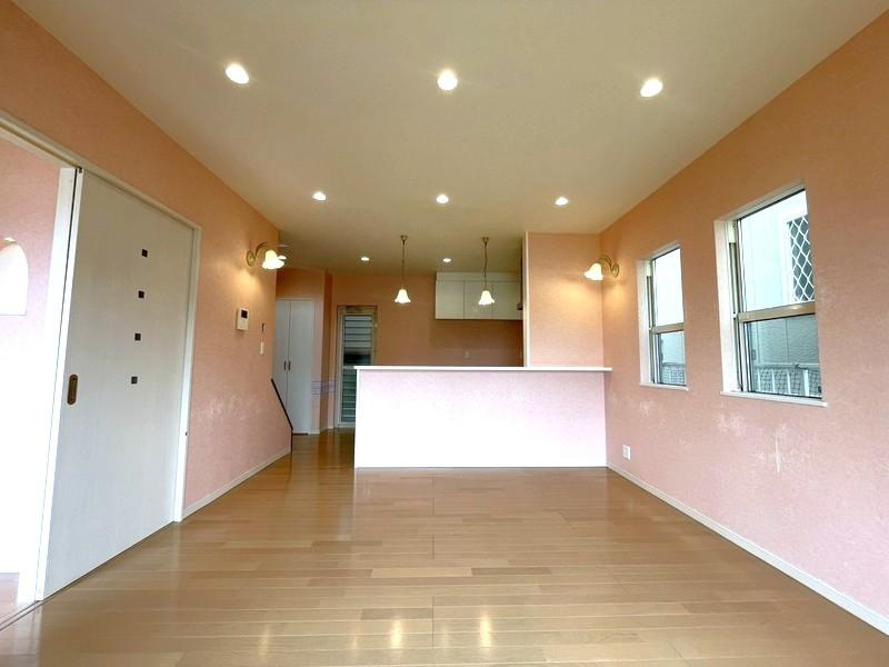 高知市瀬戸南町1丁目　中古戸建ての居間・リビング|1F:14.8LDK