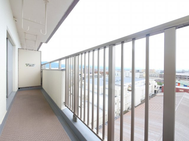 奈良パークハイツのバルコニー|お洗濯にも便利なバルコニー付き