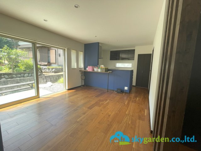 秦野市平沢　中古戸建の居間・リビング