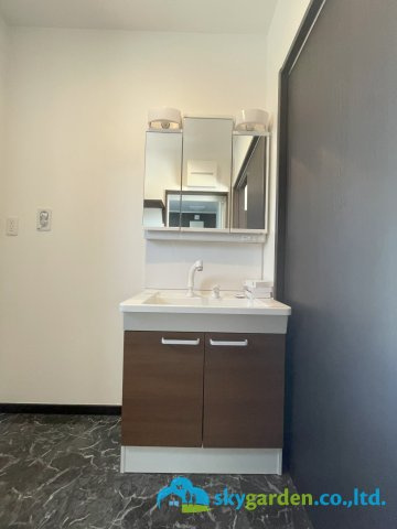 秦野市平沢　中古戸建の独立洗面台