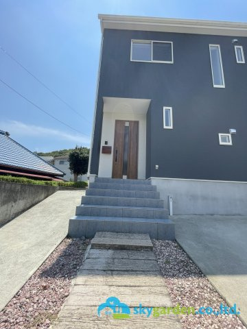 秦野市平沢　中古戸建の玄関