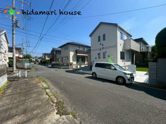 桶川市下日出谷　新築戸建　ハートフルタウンAの前面道路含む現地写真