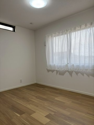 PEAKS山の田中央の洋室