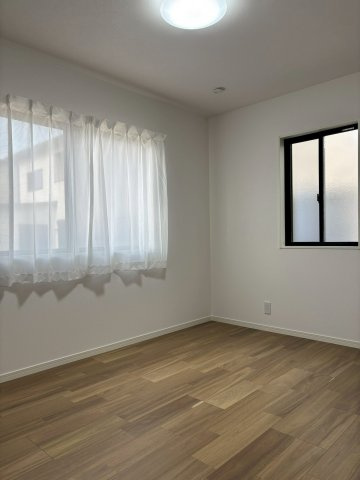 PEAKS山の田中央の洋室