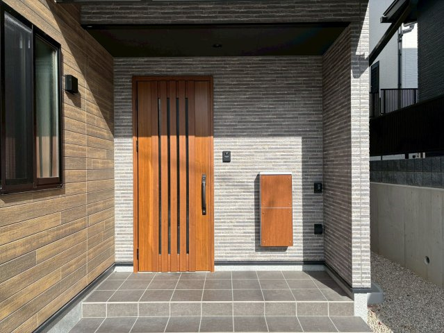 PEAKS山の田中央の玄関