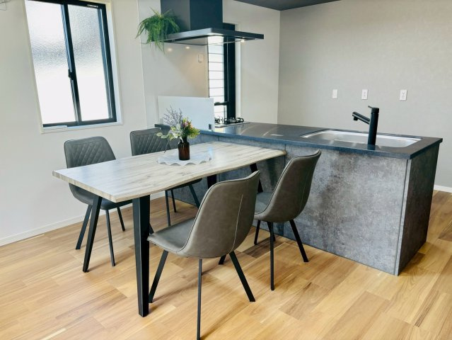 PEAKS山の田中央のダイニング