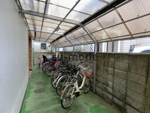 水尾グリーンハイツC棟の駐車場