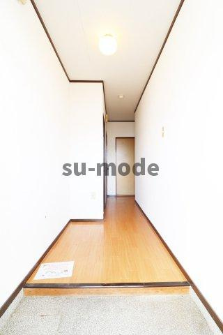 水尾グリーンハイツC棟の玄関