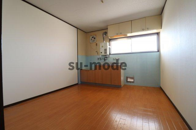 水尾グリーンハイツC棟の居間・リビング