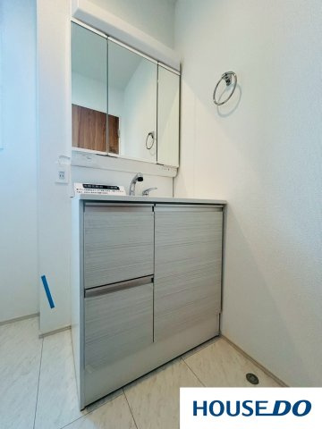 太田市龍舞町6期の独立洗面台|中には歯ブラシ、洗面用具、化粧品、備蓄品などを収納することができそうです！！