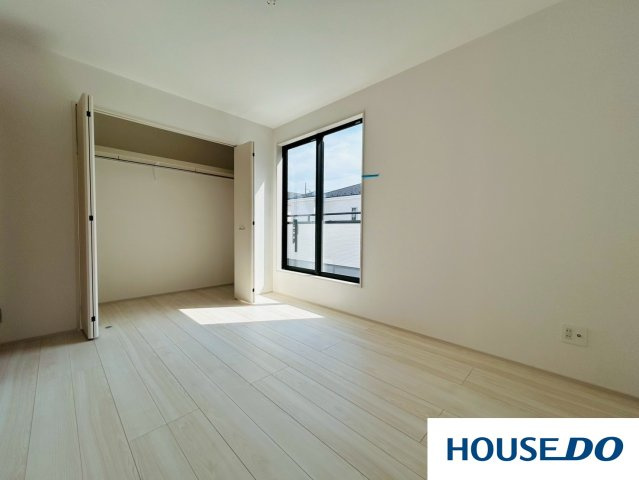 太田市龍舞町6期の洋室|シンプルな洋室なので様々なインテリアに合わせられそうです◎