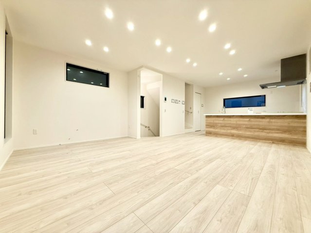 豊島区上池袋3丁目　新築戸建　残2棟の居間・リビング|2階リビングは外からの視線が気にならない、寛ぎのプライベート空間！